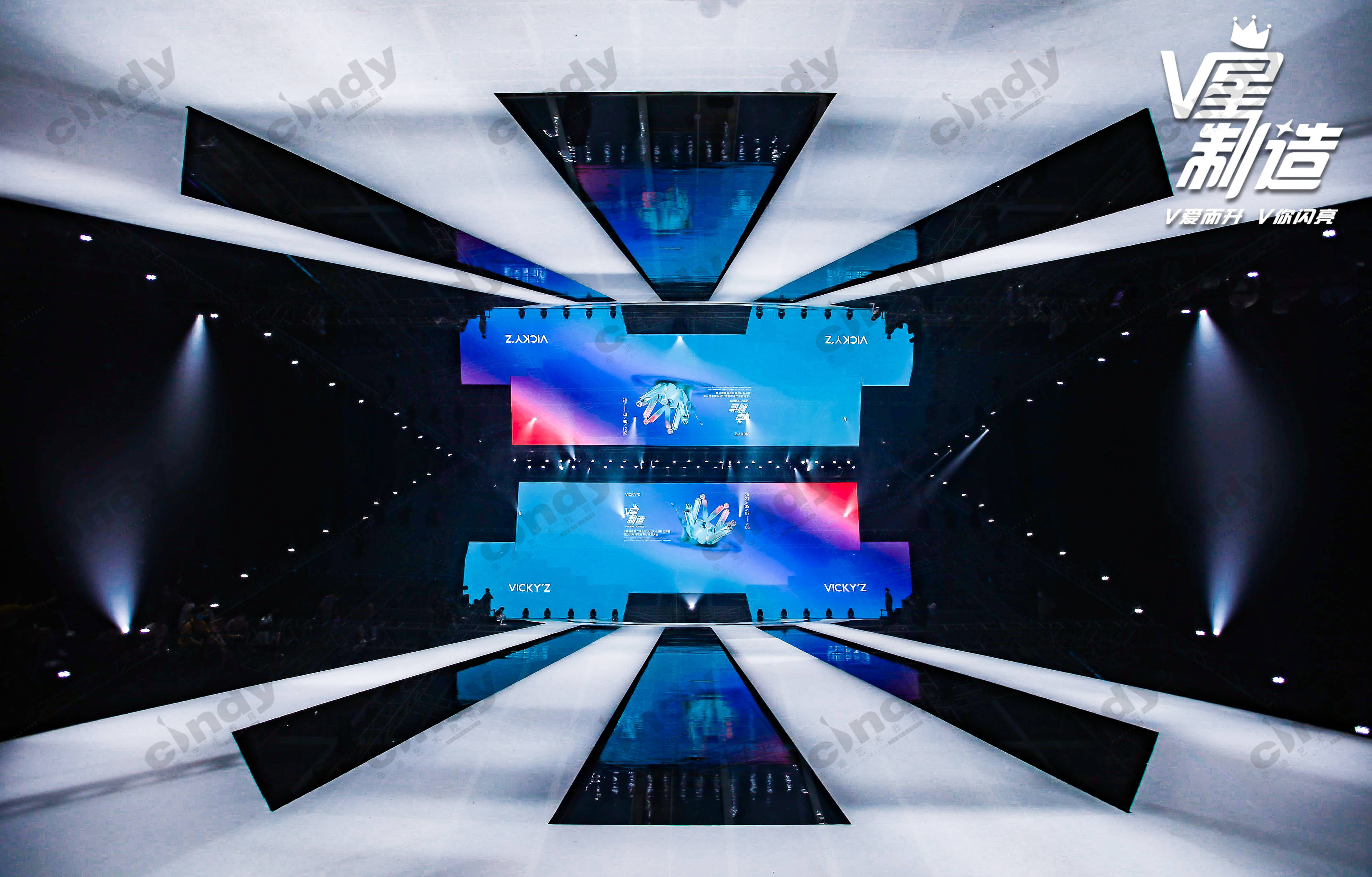 知名服装品牌:dior,fendi,gucci,钻石舞台,千平秀场,多向t台,跟随辛迪