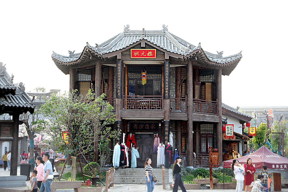 原创古风古韵的现代古镇龙凤山庄