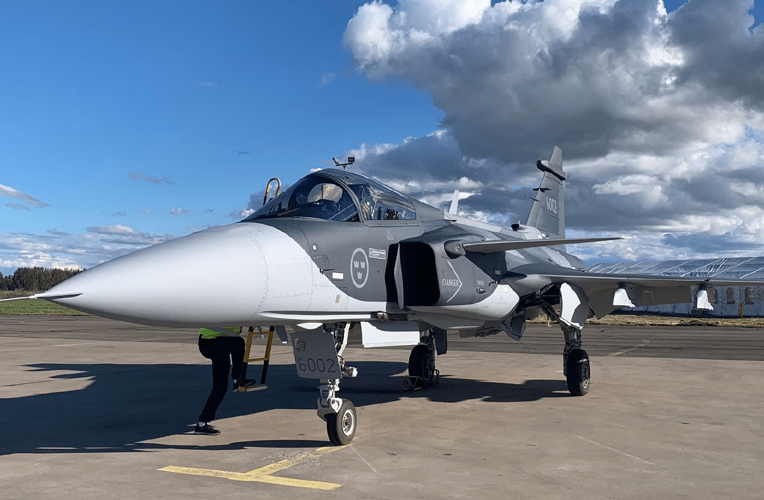 原创鹰狮轻型战斗机多国组装货并不落伍小国军用航空最后的尊严