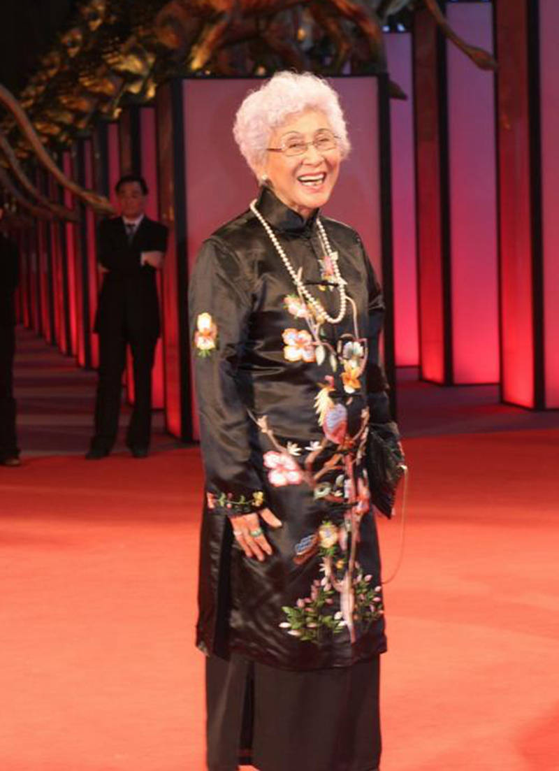 她曾与李纬主演《小城之春》,中国早期女演员,今99岁依然康健