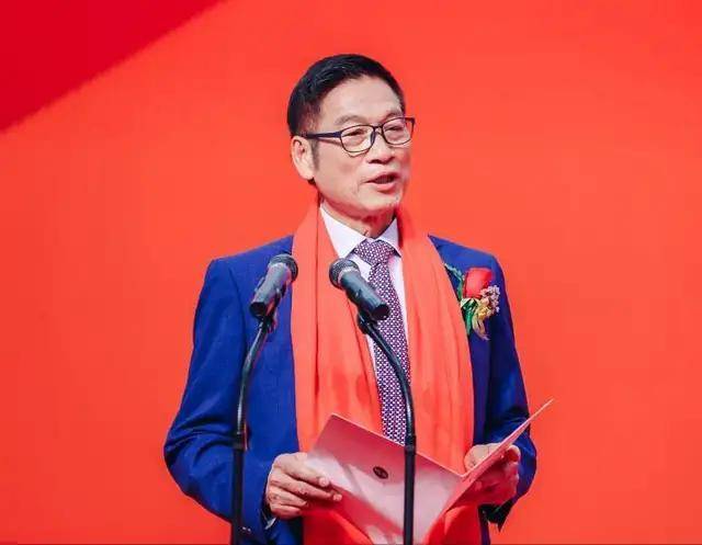 国泰金控的蔡宏图,蔡政达兄弟(92亿美元),富邦金控的蔡明忠,蔡明兴