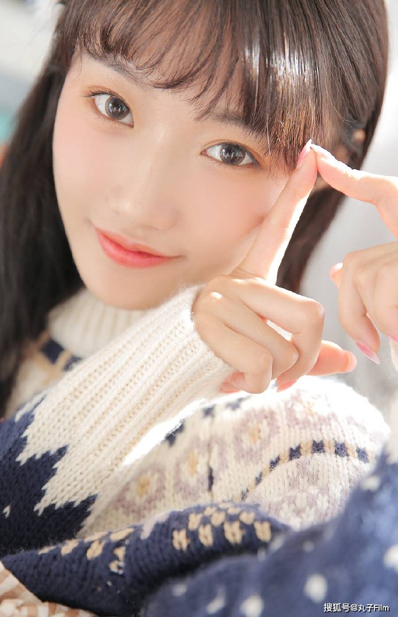 性感美女时尚写真齐刘海萌妹子青春靓丽清纯甜美迷人