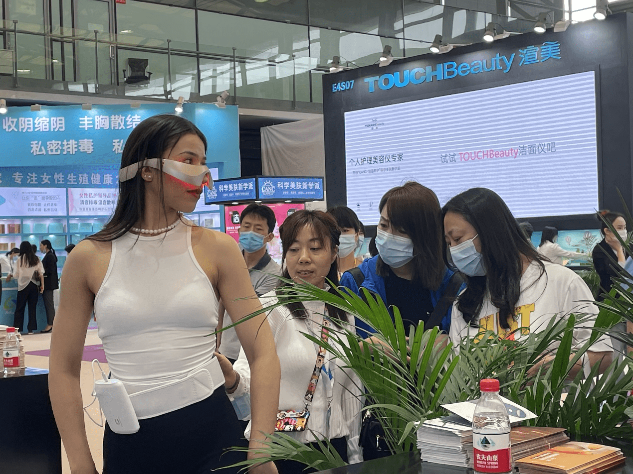 直击上海美博会，创盈光疗PO光智能穿戴“黑科技”实力圈粉