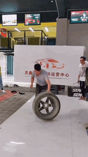 图片[1]-GIF搞笑段子：看这波操作车主都看懵圈了他都不敢相信自己的轮胎可以怎么跳。-妖次元
