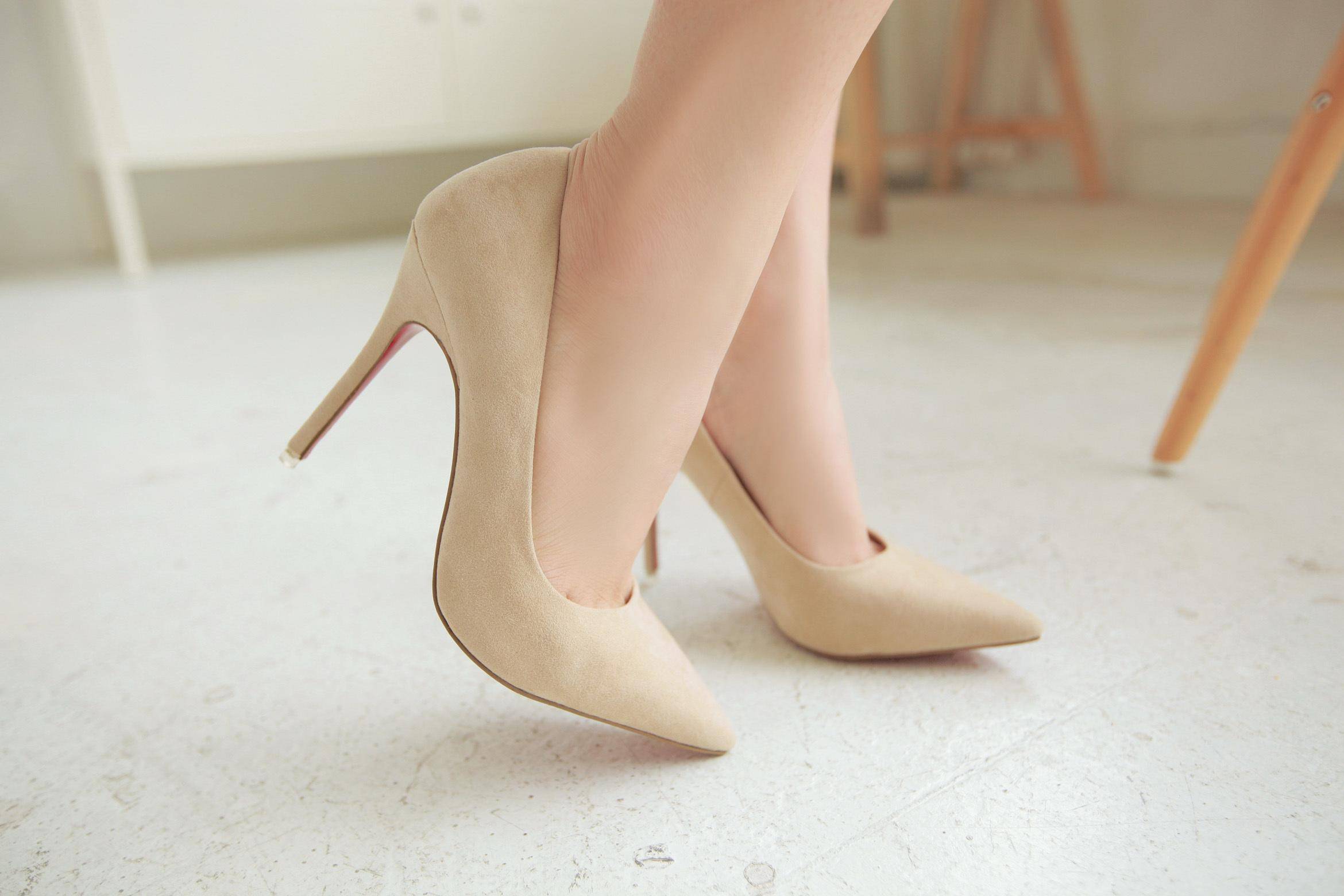 第382期不温不火的笑话三则-高跟鞋