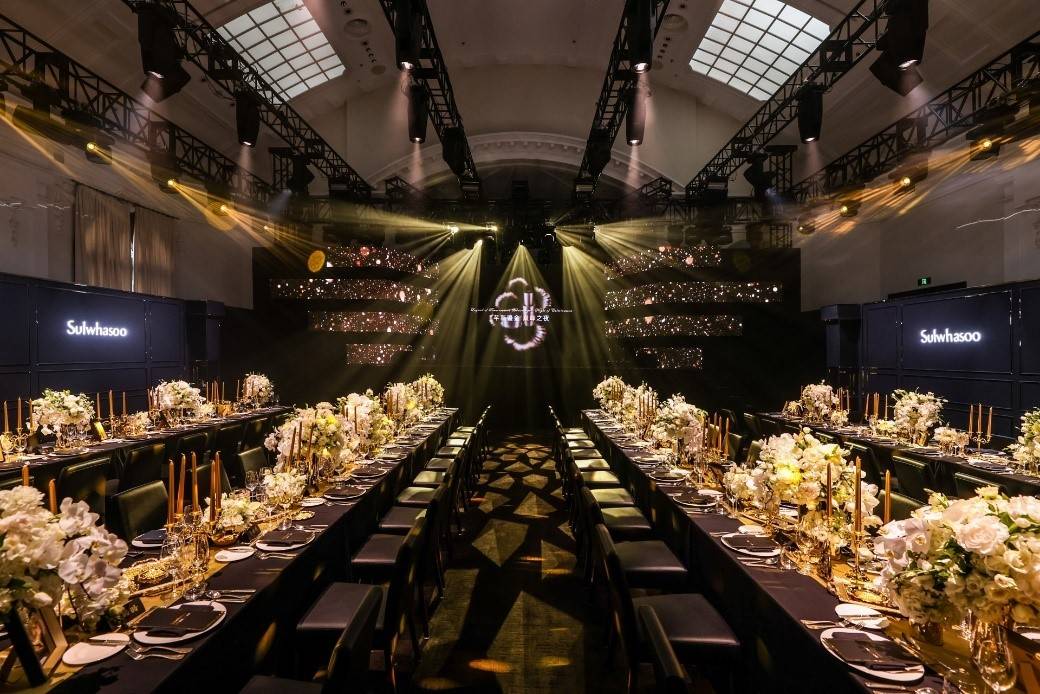 张嘉倪易立竞等明星名人共同见证雪花秀全新芊萃鎏金系