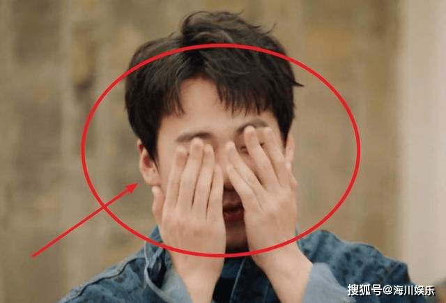 随后郭麒麟就捂着脸了,好家伙,把人给说害羞了,捂着脸的大林子也太