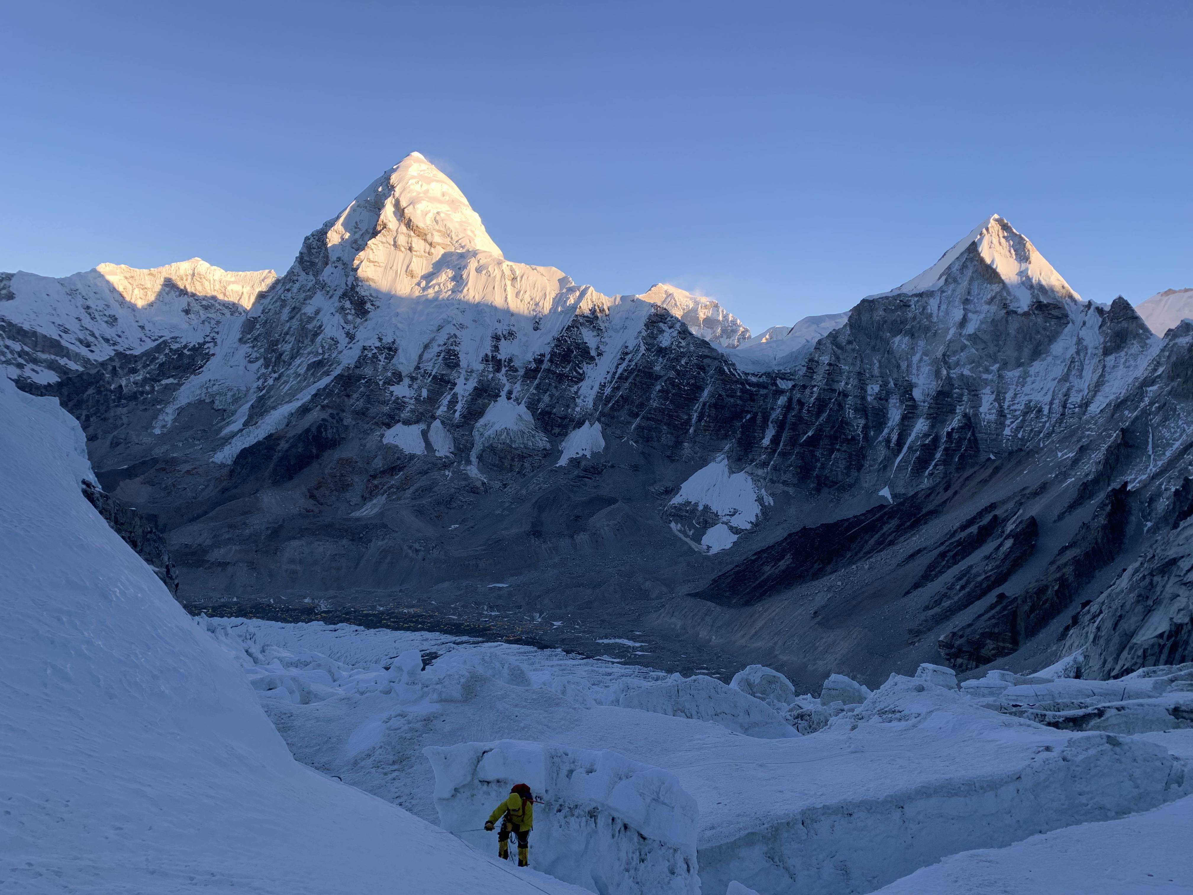 攀登无涯！“2020 珠峰高程测量”幕后的故事_登山队