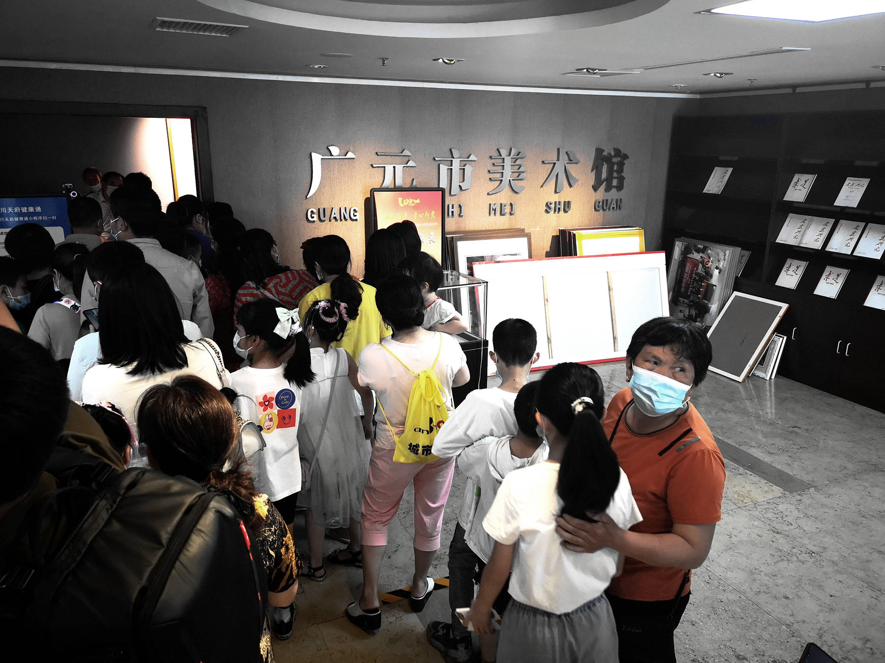 六一儿童节广元这个地方人从众,拍客:遛娃新去处