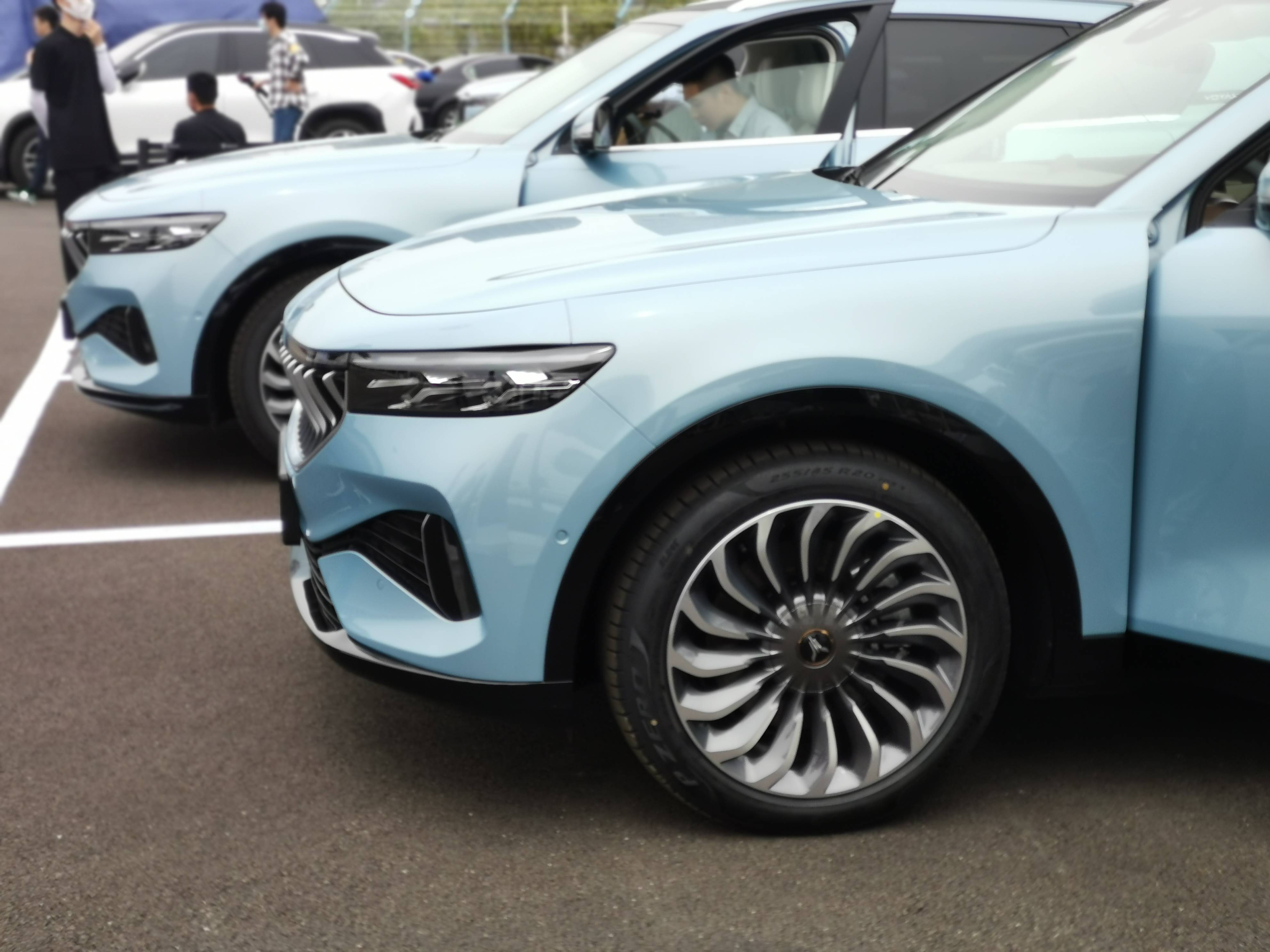 mm,拥有让驾乘者皆可舒展自如的大五座空间,提供杜若白,玄英黑,青云灰