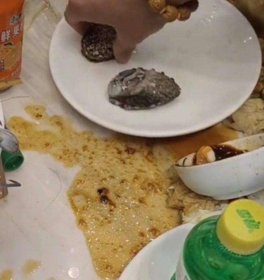 吃不回本就恶心你:吃自助餐被罚款100后投诉商家鲍鱼臭