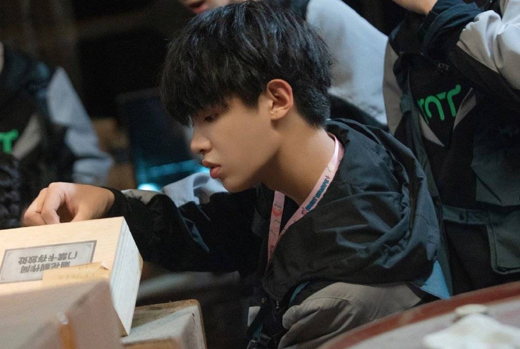 密室大逃脱3邓伦解题逻辑满分刘耀文与npc尴尬对视讨价还价