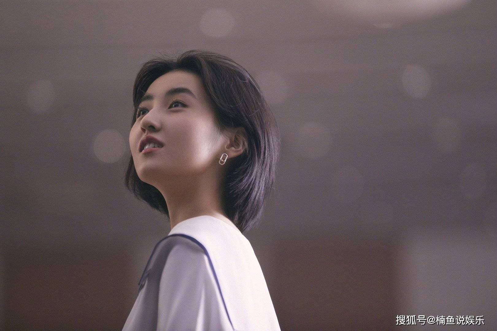 原创张子枫拍毕业视频一身棒球服造型热血青春妹妹宛如活力少女