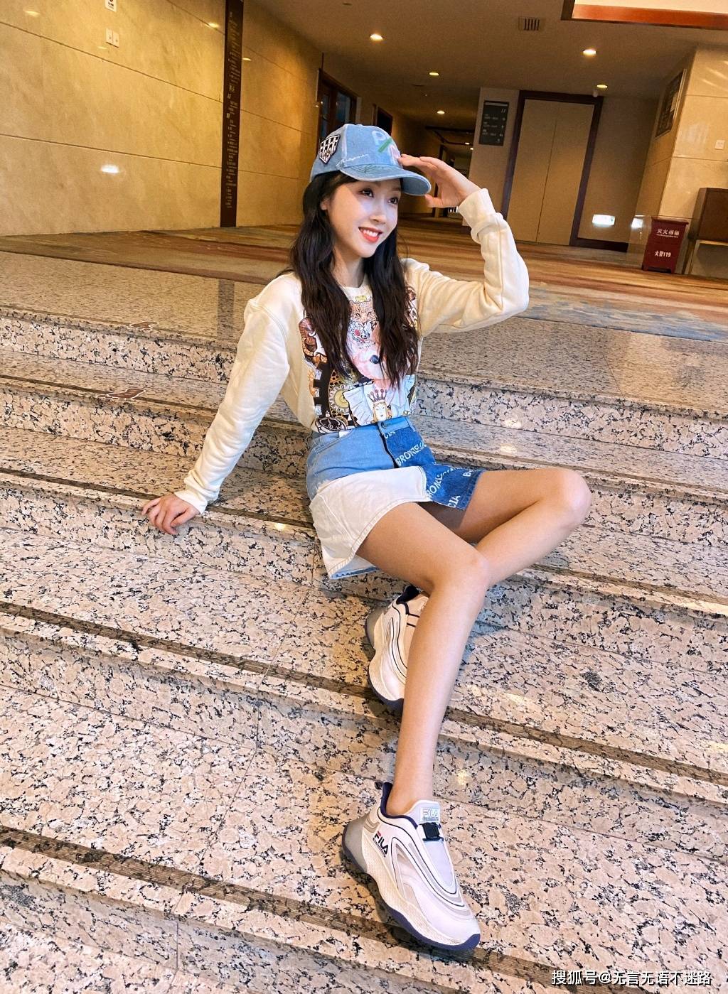 宣璐,67清新吊带印花露脐装背心搭配牛仔裤,又显身材,又养眼,是心动