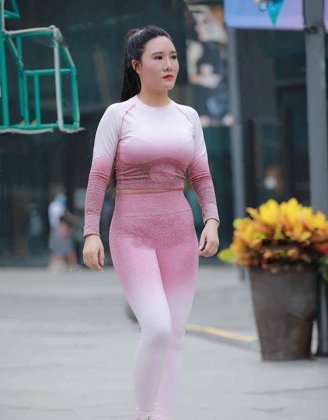 小肚子大怎么穿衣好看 30e53bd928404e3785ed945c7a69fa8e.jpeg