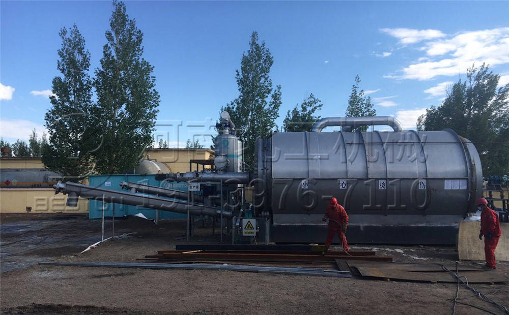 废矿物油泥,罐底油泥等进行加热,使得油泥中的水分,油蒸发,裂解气化等