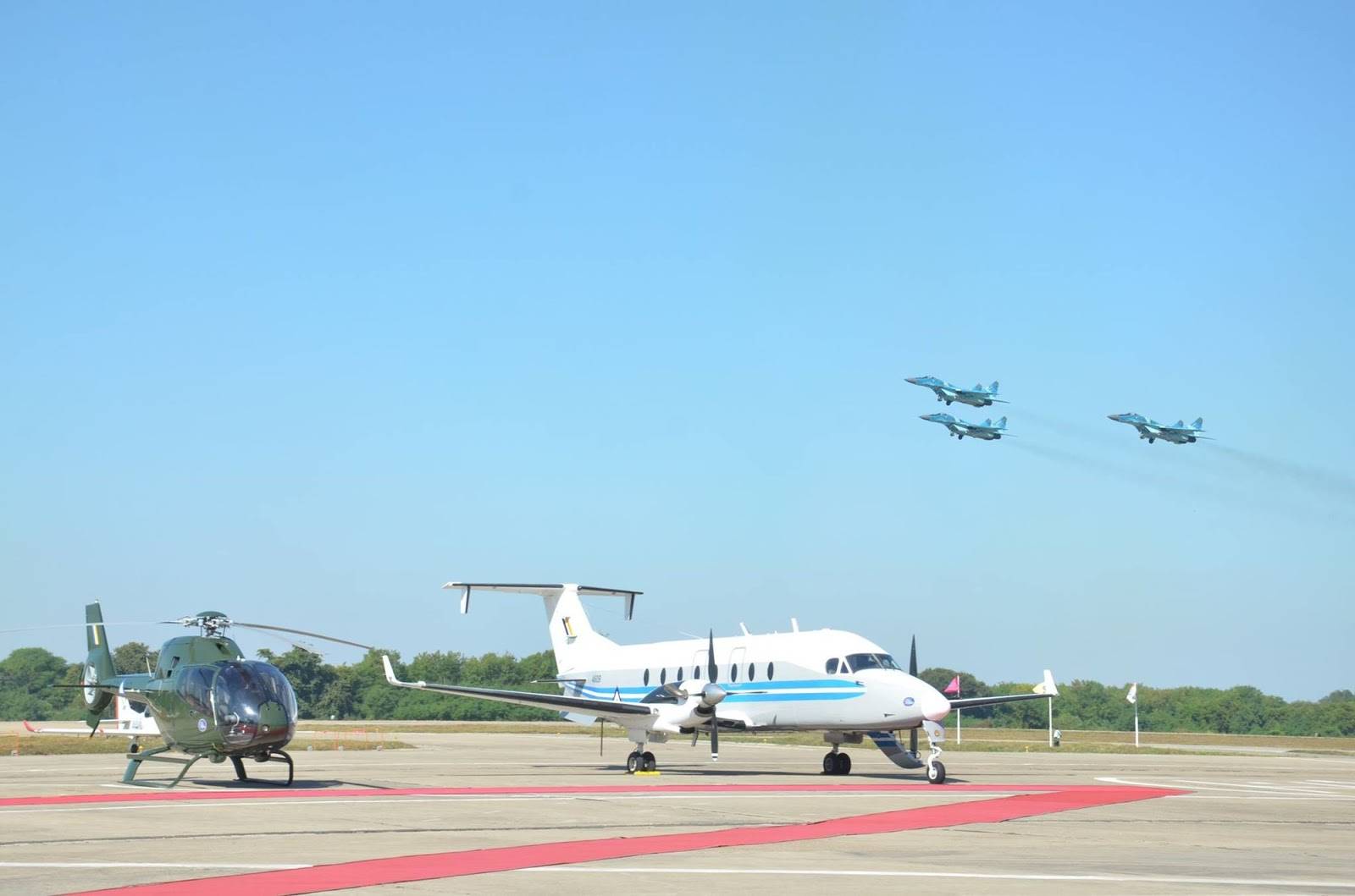 原创缅甸空军一架比奇1900d坠机包括高级军官和僧侣在内的12人死亡