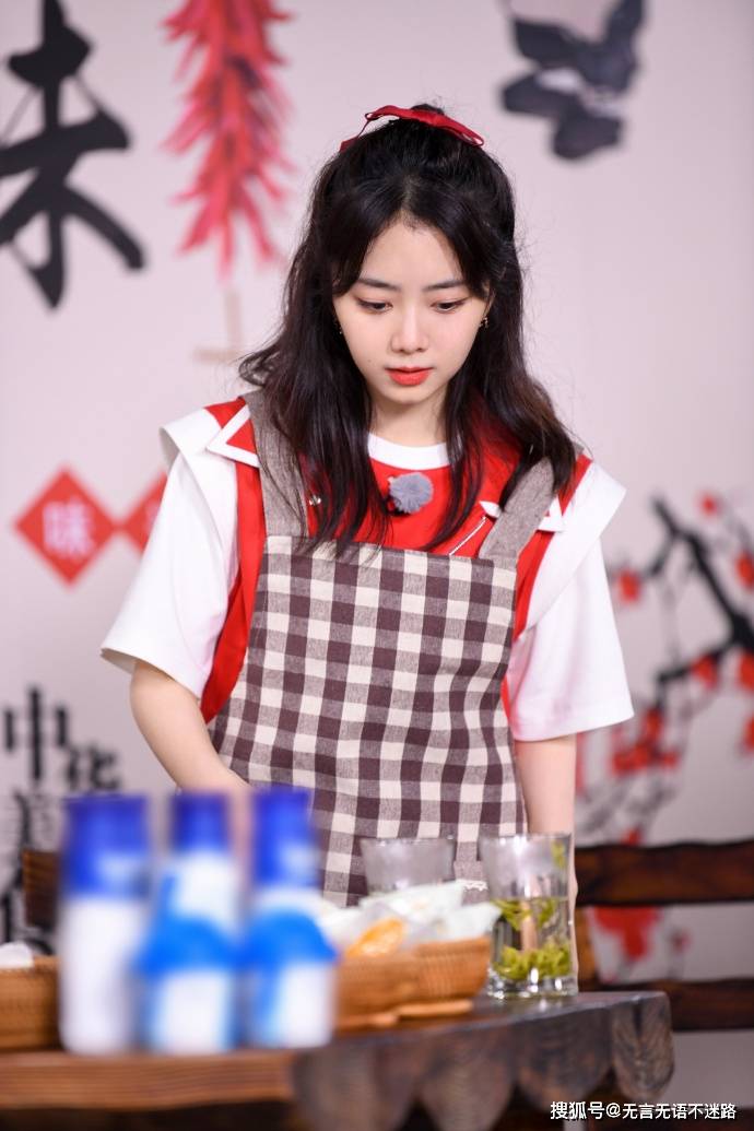 谭松韵奔跑吧,一波剧照掉落,看来今晚有不少好吃的