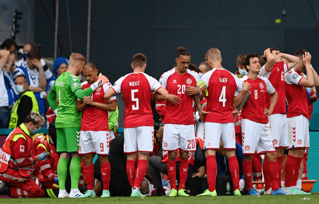 上半场比赛中,丹麦队牢牢占据优势,多次威胁对方球门,可惜得势不得分