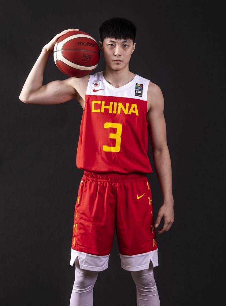 组图:男篮写真出炉 周鹏领衔张镇麟赵继伟帅气