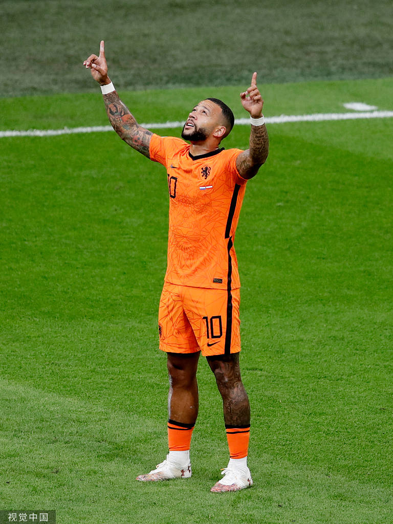 高清图:荷兰vs奥地利 德佩点球破门兴奋狂奔