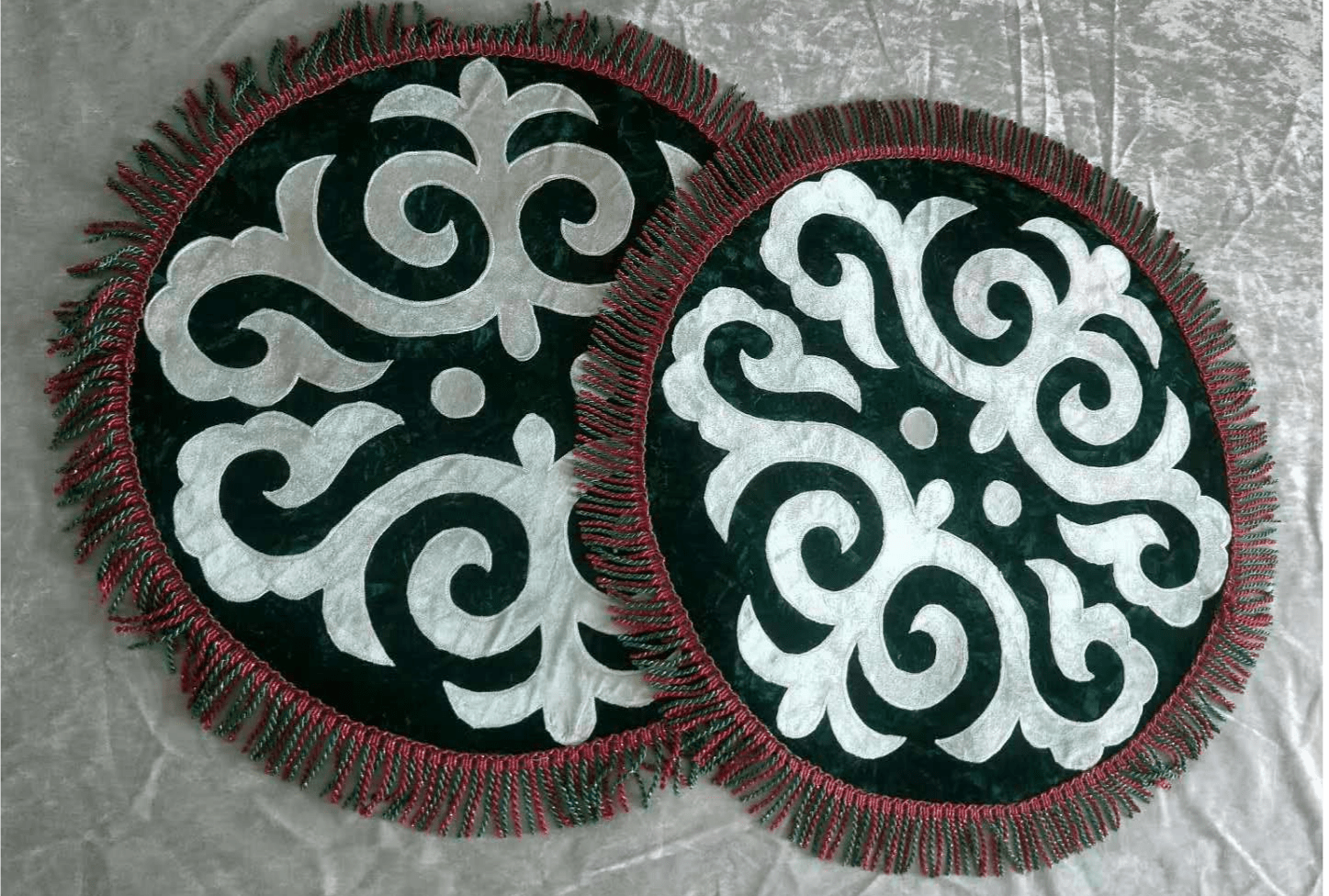 新疆孜哈哈萨克刺绣