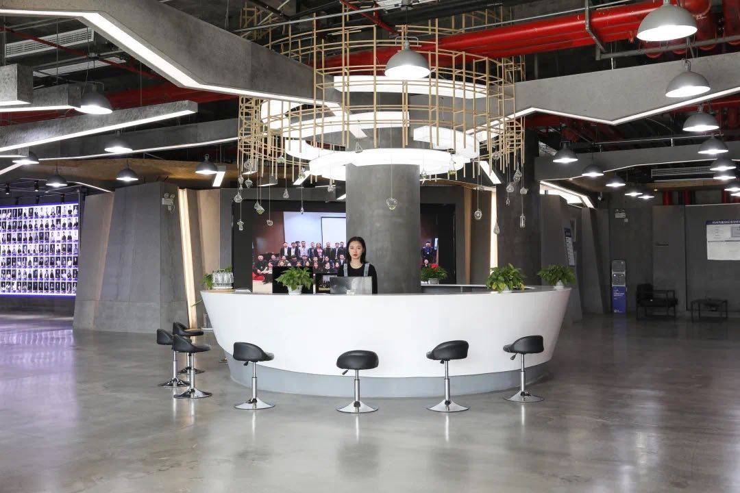 杭州画室满满的工业风这样的画室环境你爱了吗