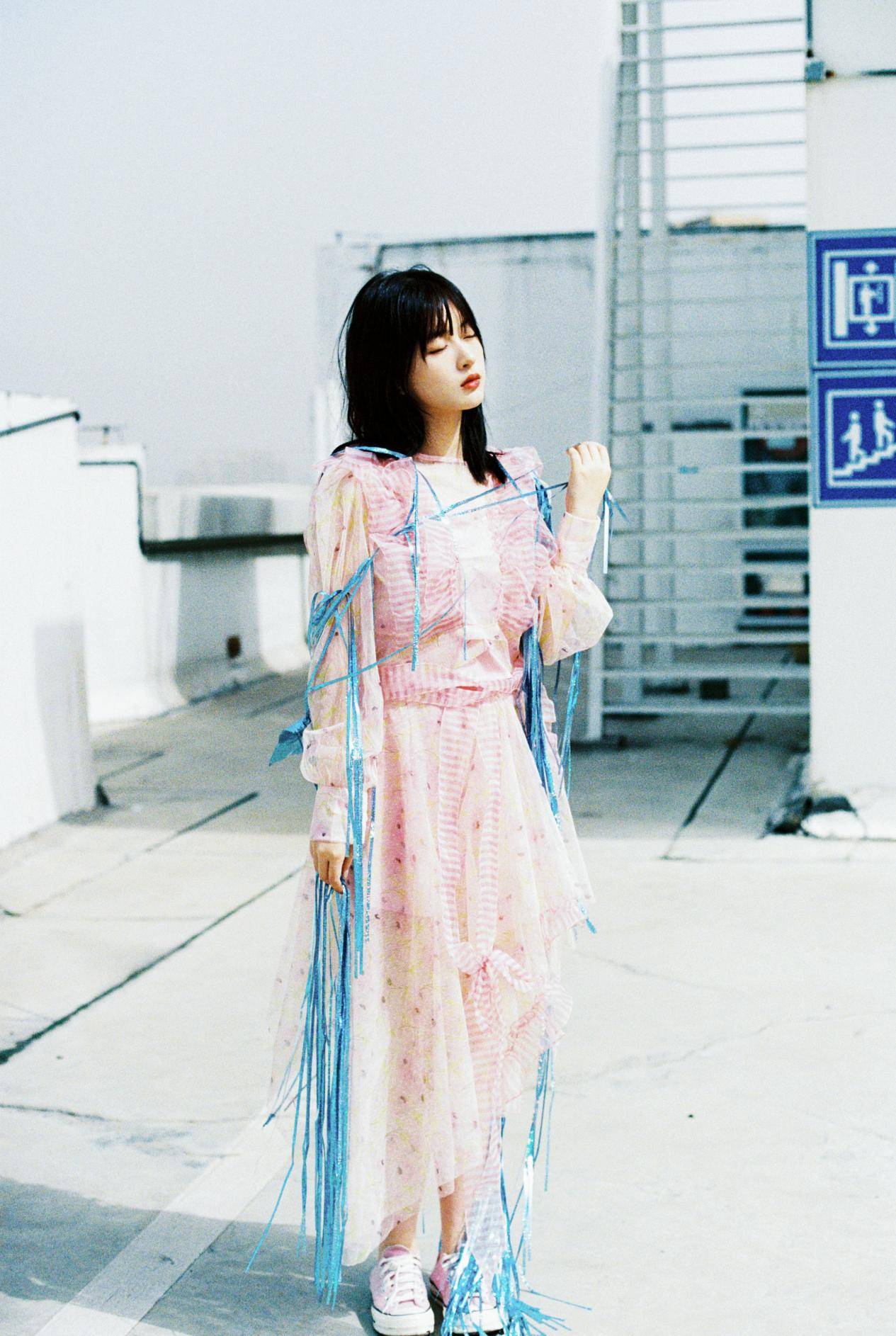 李澳曝最新清甜夏日写真 哲理系金句学霸田梦杀青_学委田