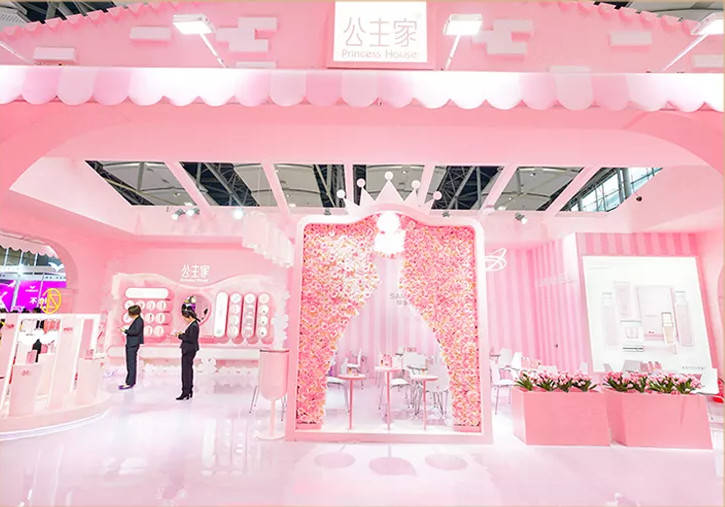 公主家品牌创始人黄董为了梦想这个女孩化作了光