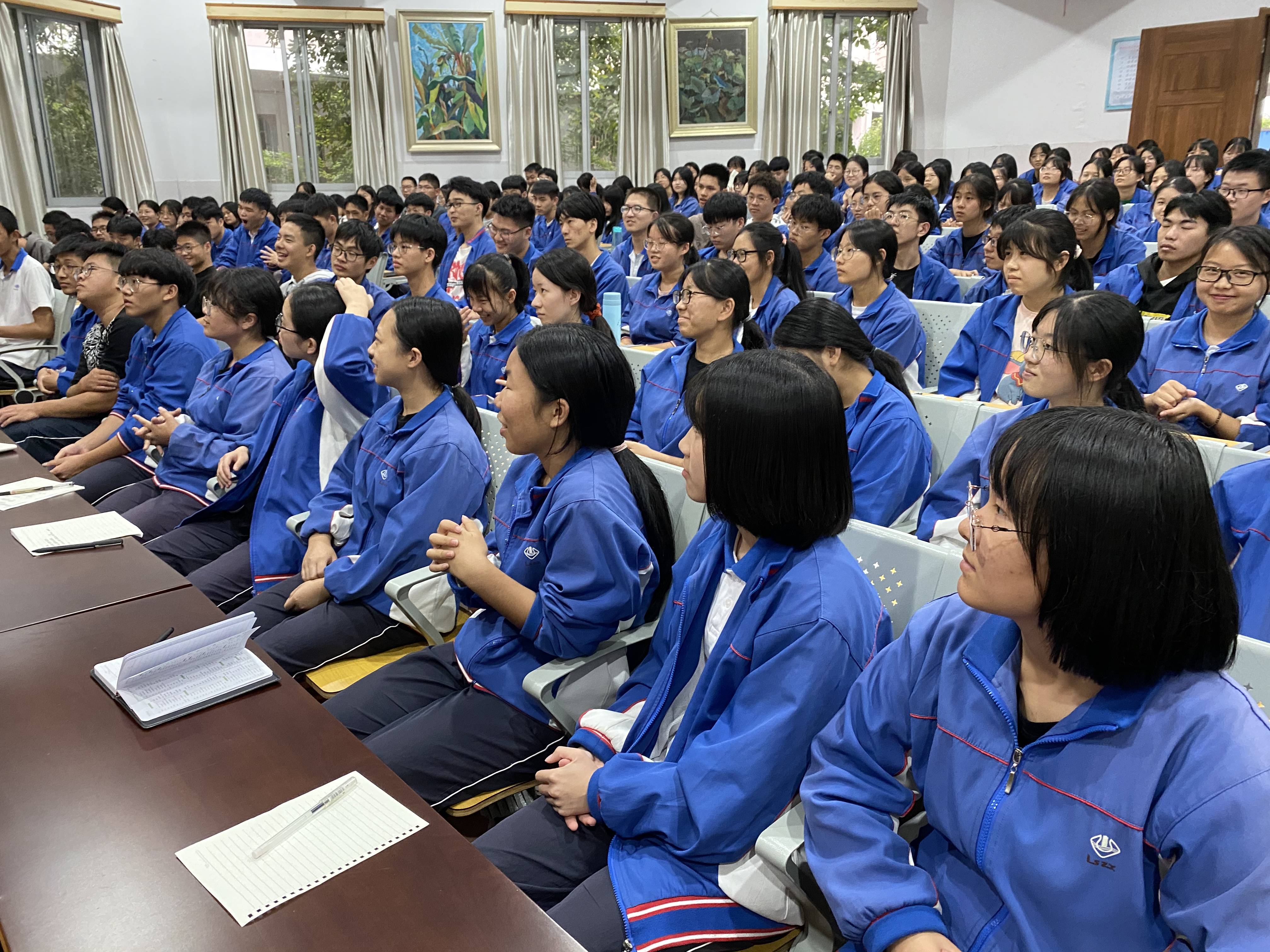 台州所有中学的校服图片