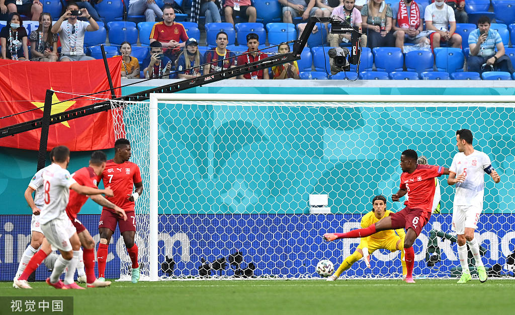 欧洲杯-阿尔巴造乌龙恩博洛伤退 西班牙半场1-0瑞士_托雷斯