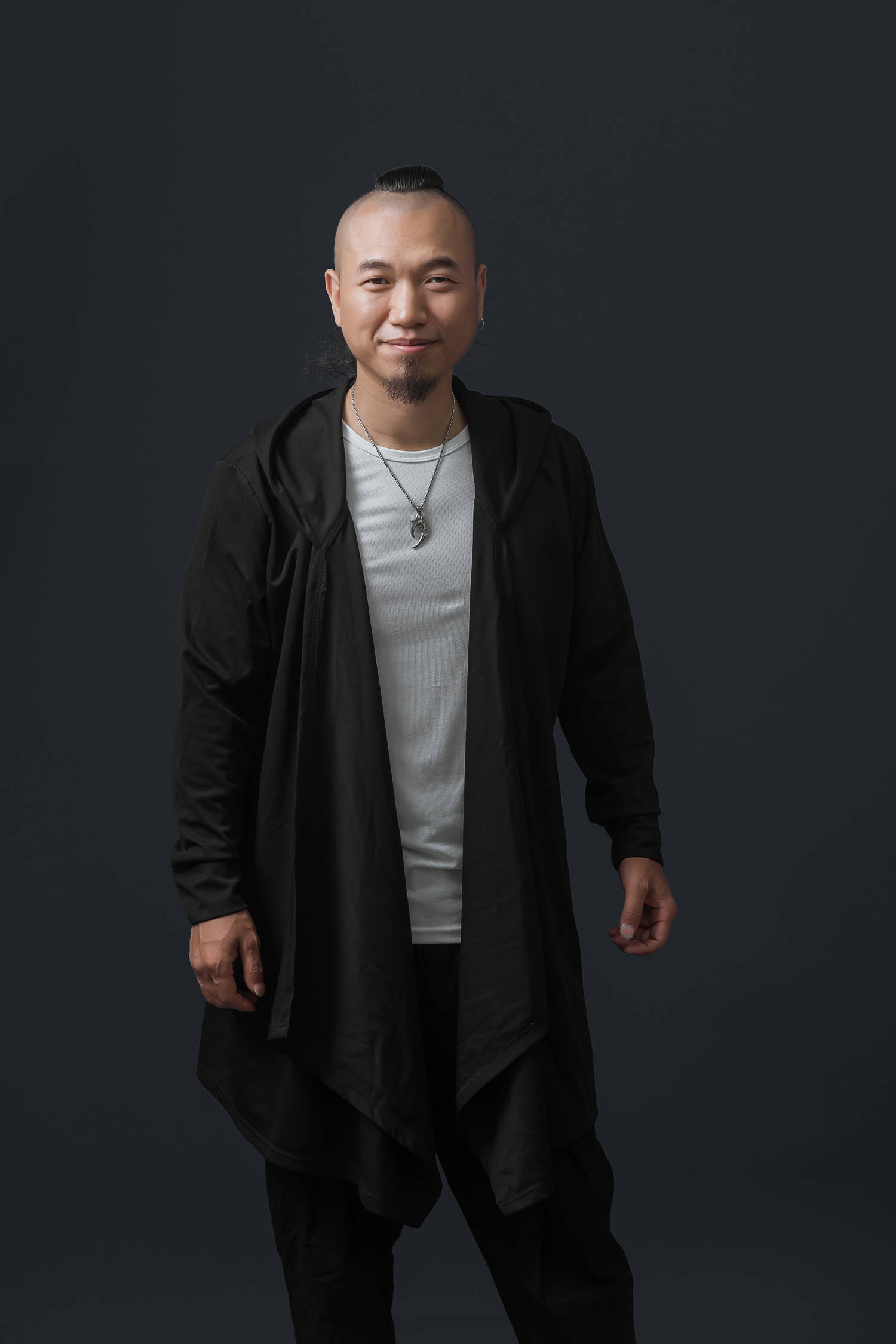 歌手演员庄闲首发大片一展暖男魅力