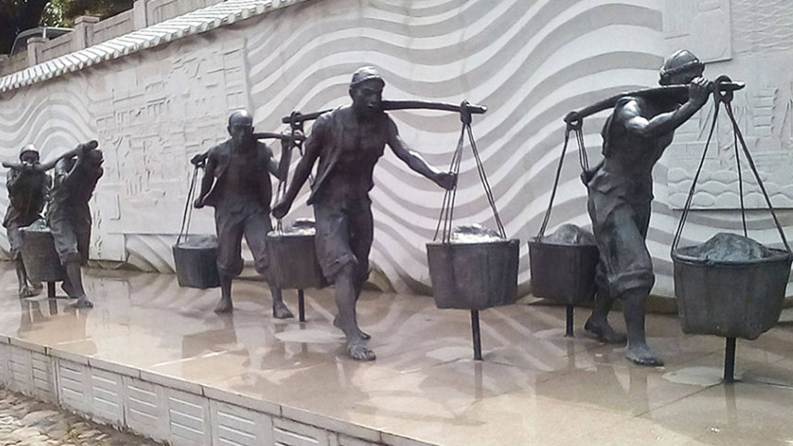 铜雕与劳动相结合产生的效应_雕塑