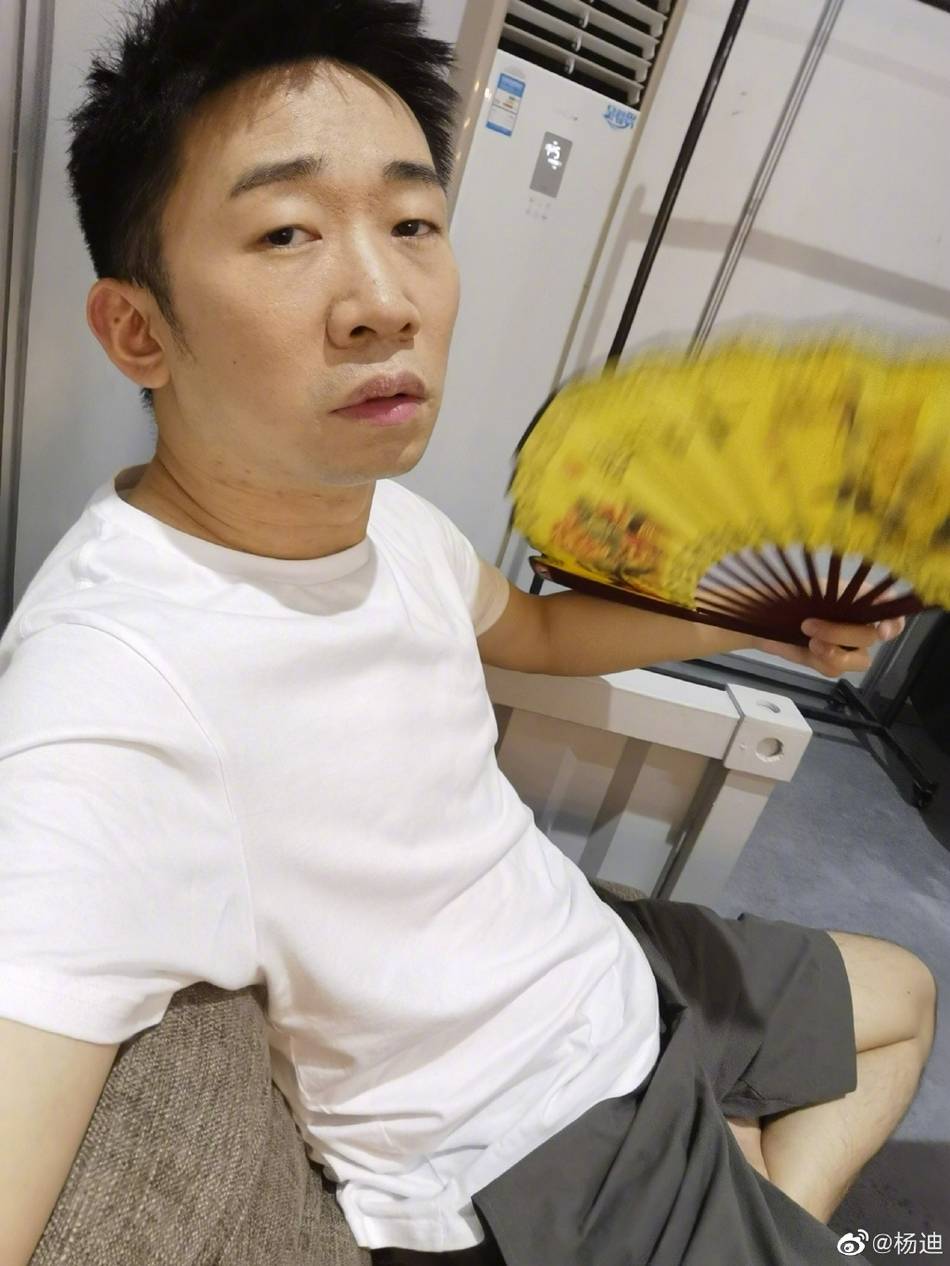 网友自曝美术馆偶遇杨迪 原是又是撞脸艺术画像-搜狐大视野-搜狐新闻