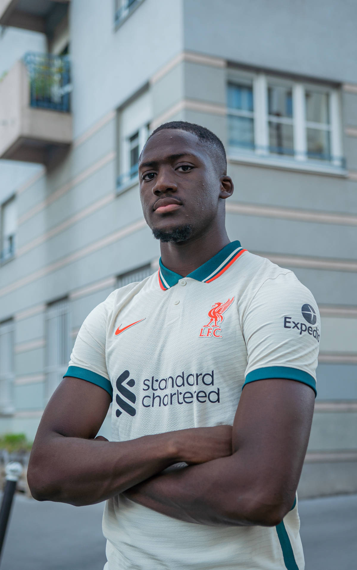 高清图:利物浦新援秀新球衣 接管杜牧昔日号码