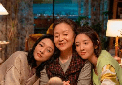 姐妹|唐艺昕新剧杀青照，和周迅演姐妹，搭档范世琦，产后复出状态超可