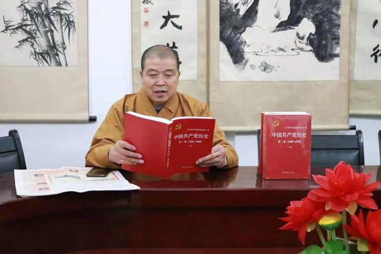 万寿寺方丈释续学法师表示,佛教是一种以信仰为根本,以教育为中心,以