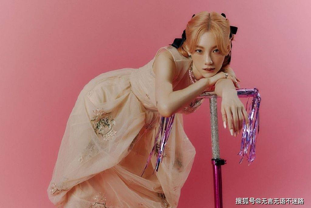 雀斑|金泰妍，粉色背景雀斑妆，唯美微距摄影