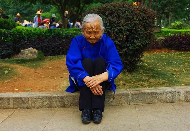 中国现代27岁裹脚女图片