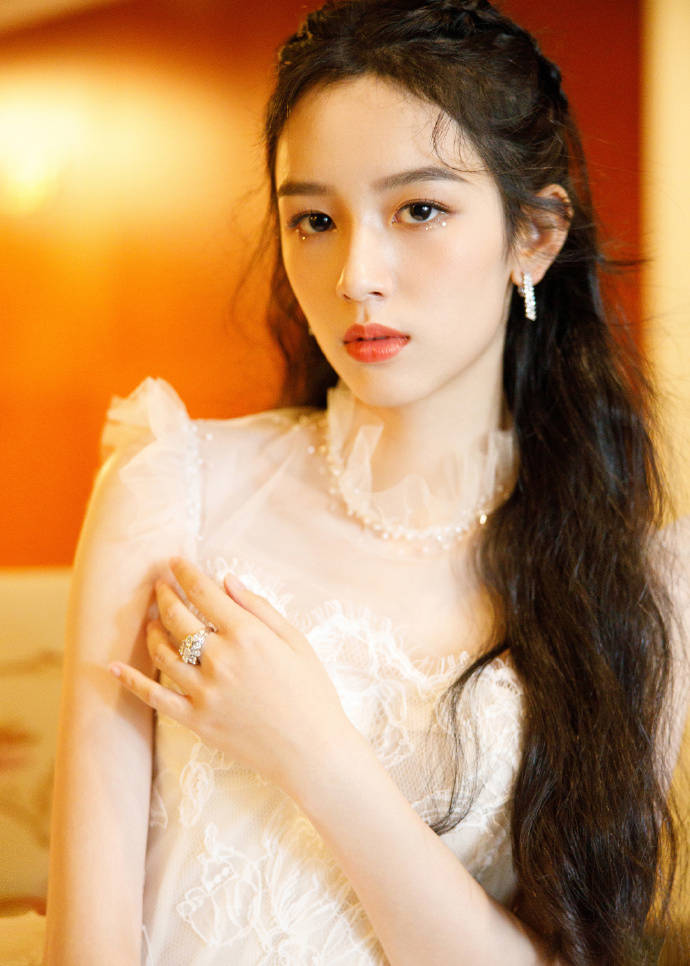 潜力股!周也影视综艺动态满满 人气热度,商业价值持续攀升