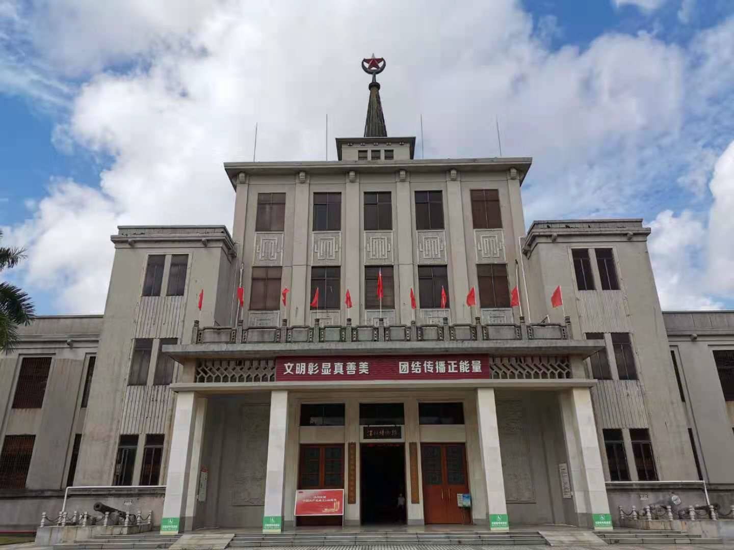 岭南师范学院踏浪寻迹队参观博物馆走进湛江博物馆寻找先辈足迹