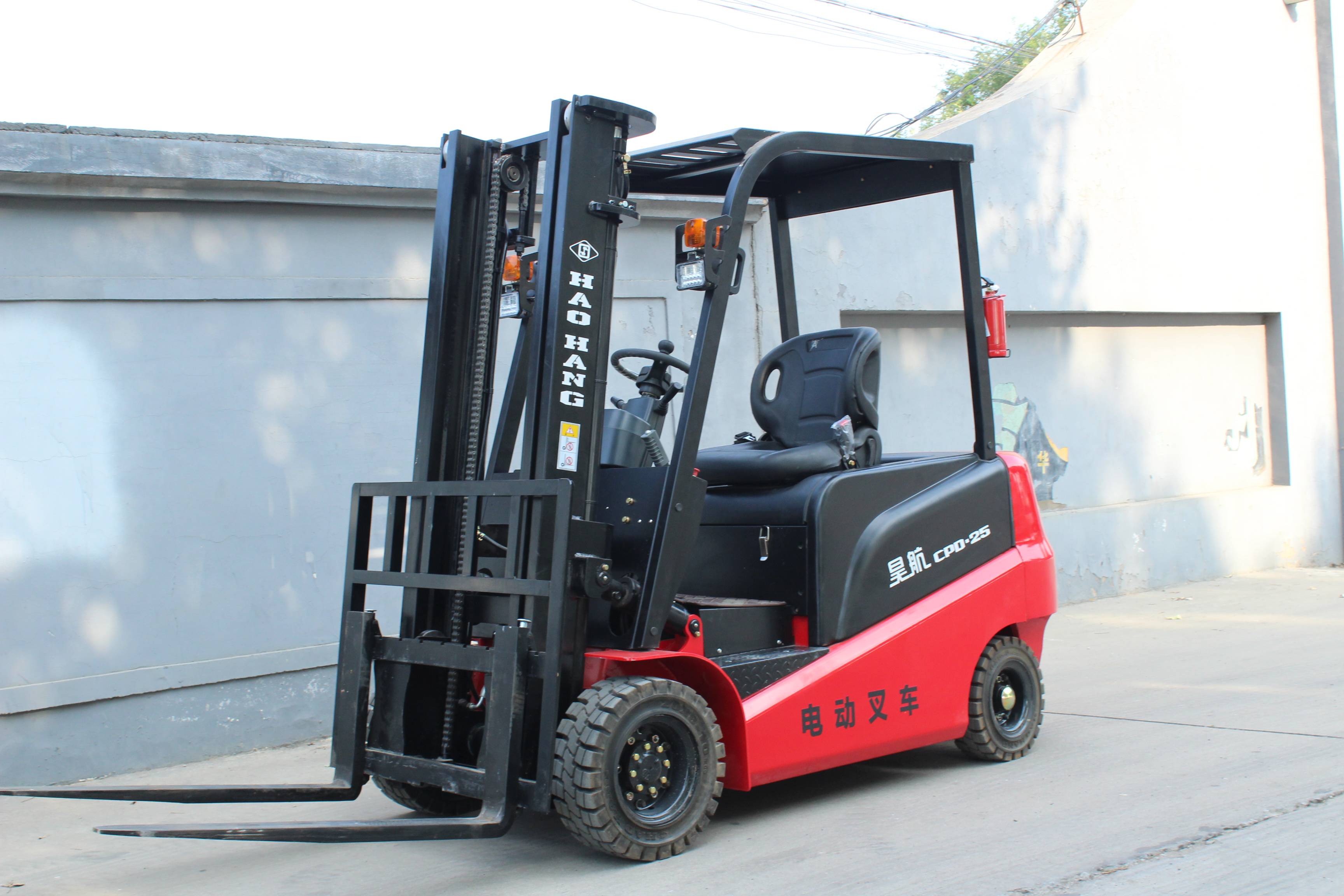 轻型电动叉车自身重量轻不影响载重量