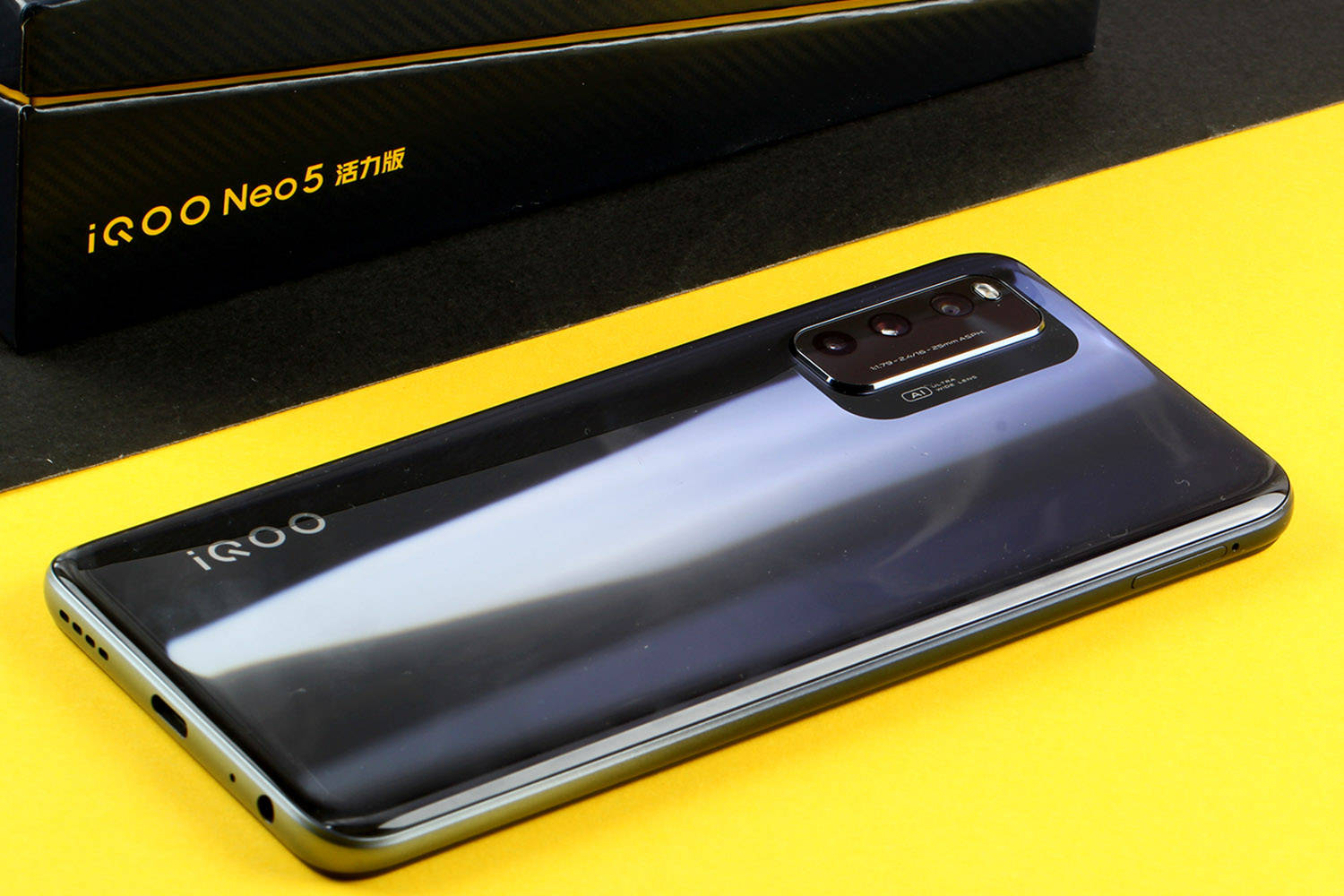 e开箱lcd永不为奴白菜价iqooneo5活力版真有极高的性价比吗