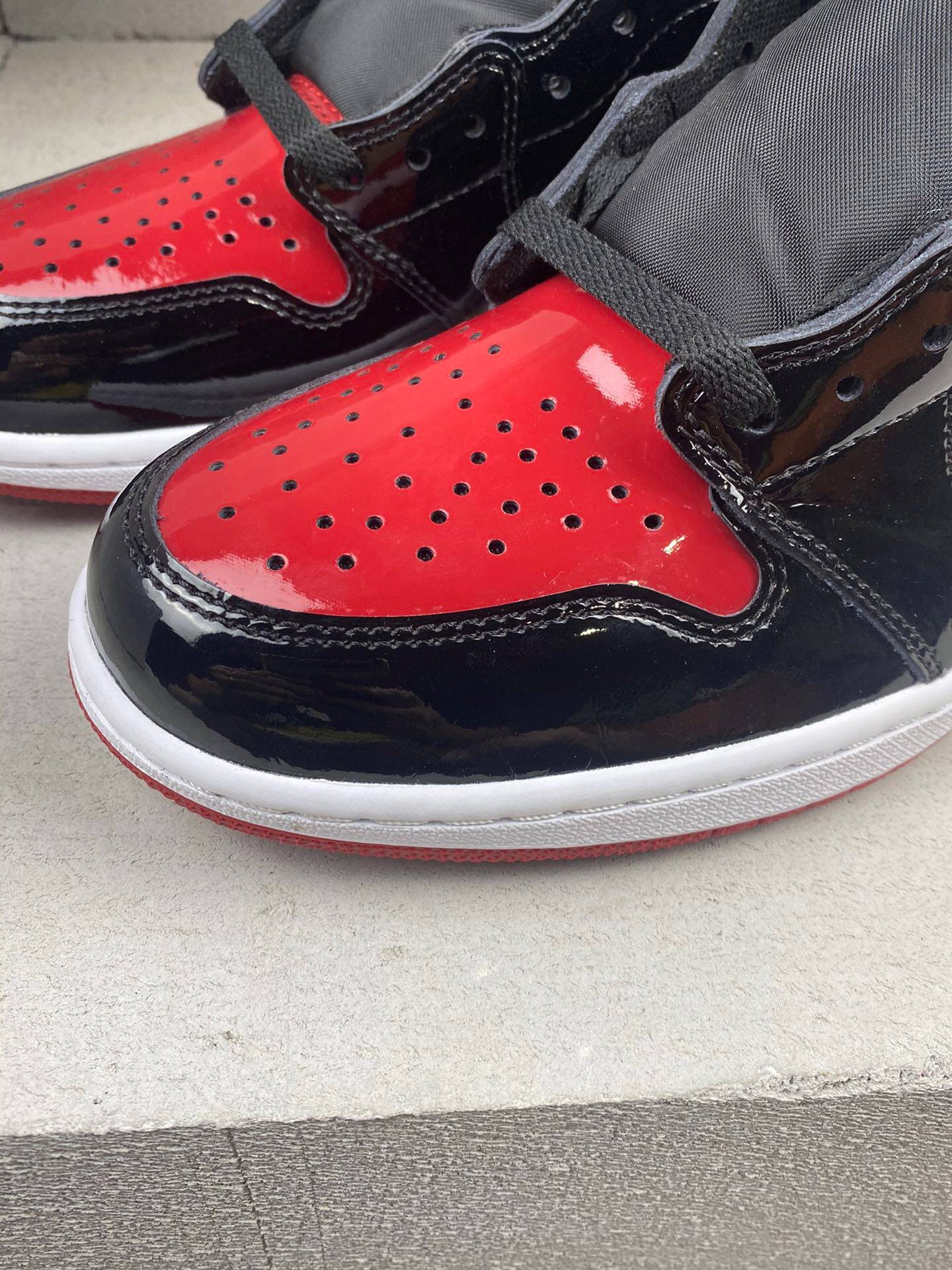 镜面|乔丹黑红 Air Jordan 1 OG Bred Patent 高帮漆皮镜面篮球鞋评测