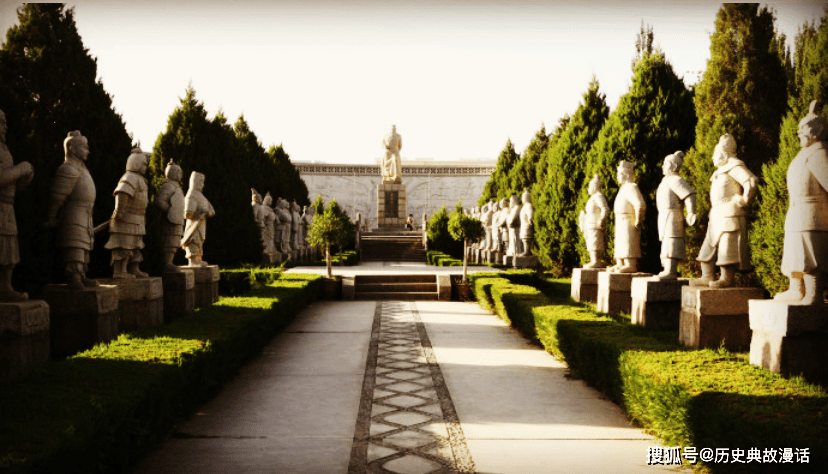 喀什班超公园里的三十七勇士塑像和帝永和三年〔91年〕,朝廷又重置