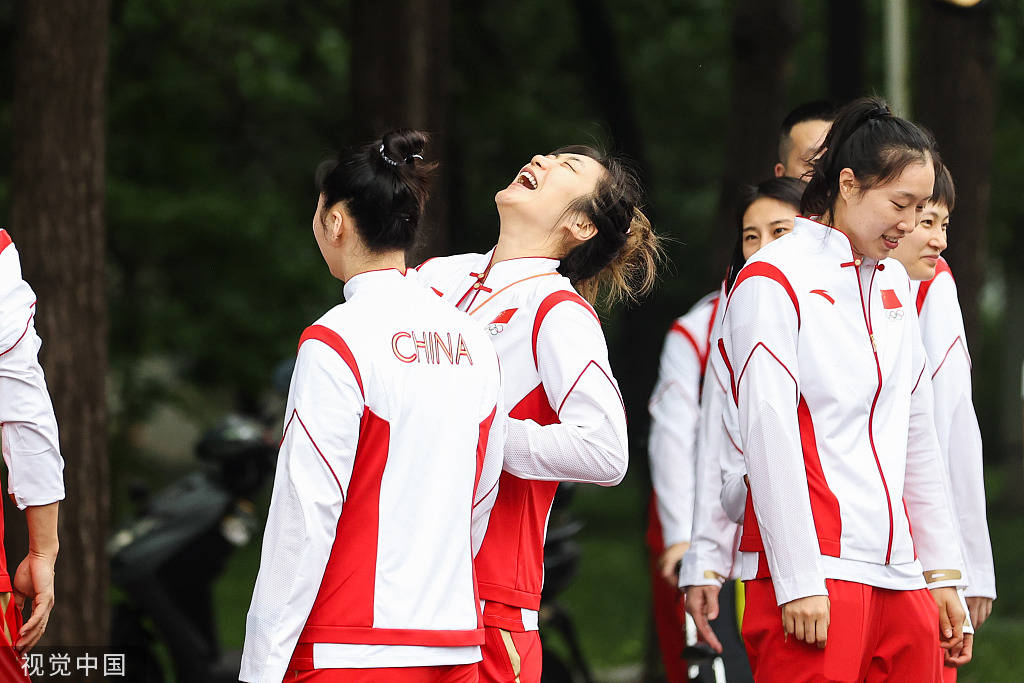 组图:中国女篮出征东京奥运会 姚明随行分外显眼
