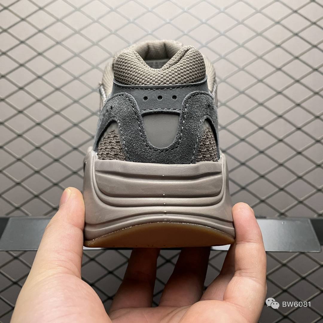 Boost|侃爷Kanye West x Adidas Yeezy Boost 700 V2椰子增高休闲运动慢跑鞋GZ0724?