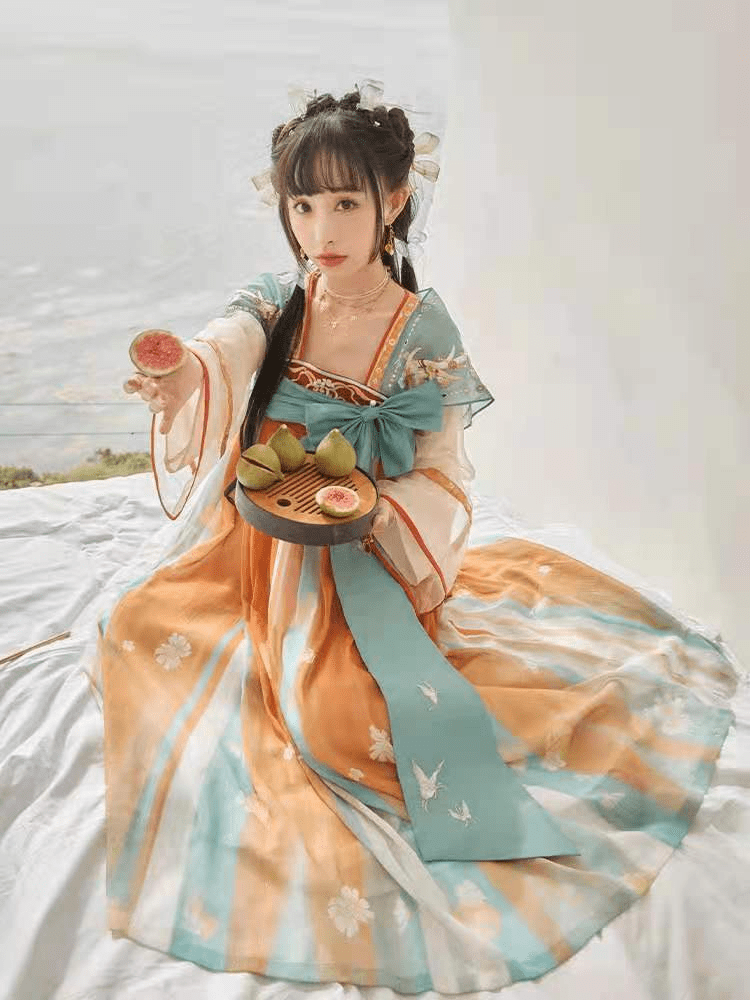 汉服|利用购物app买什么都省，做一个作用无数华服的袍子