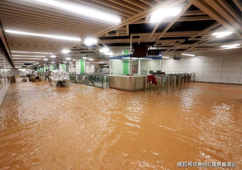 郑州地铁5号线暴雨图片