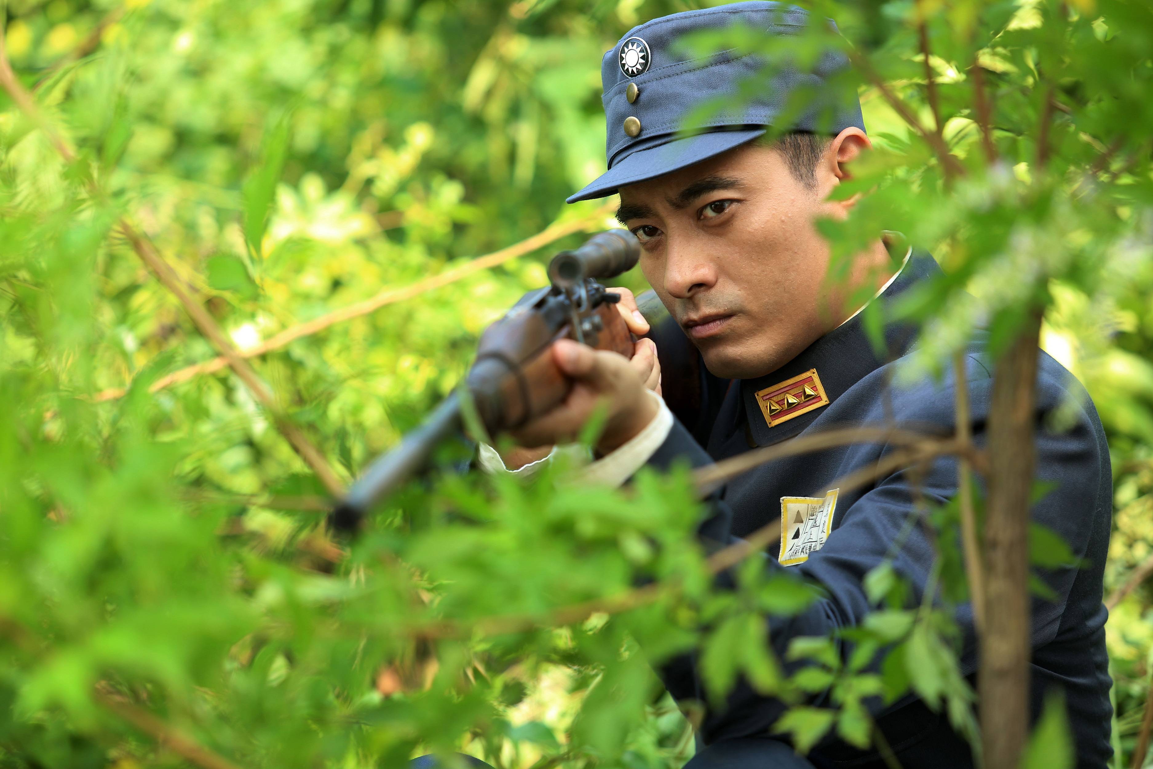 由陈龙,印小天,章龄之等主演的抗战剧《热血枪手》将于7月25日登陆